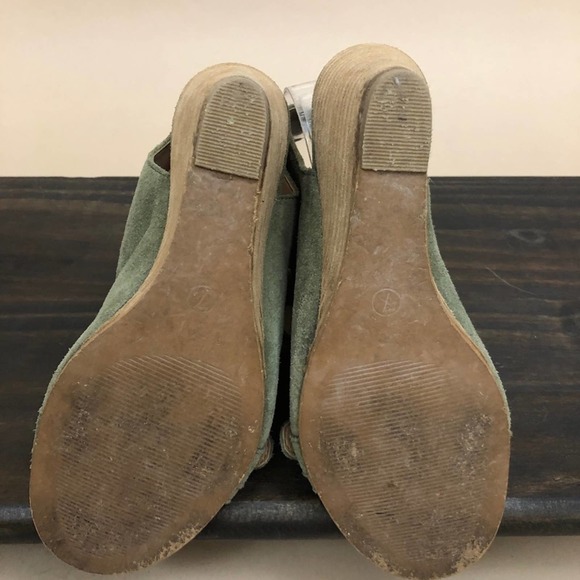 Diva True In Vited Olive Suede Buckle Wedges - Picture 5 of 7